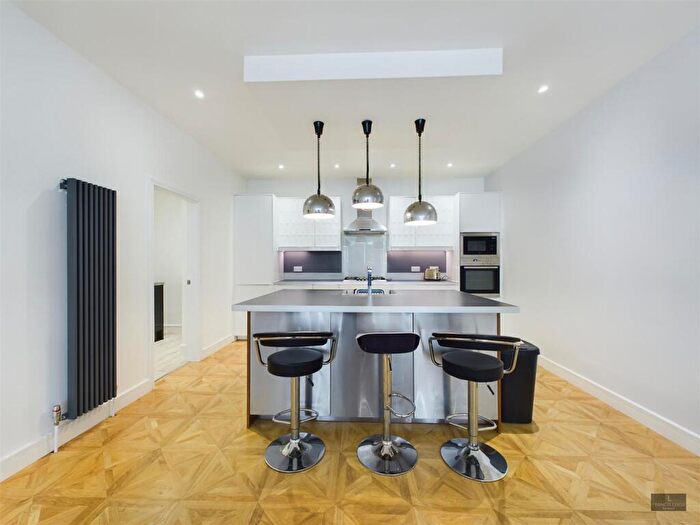 3 Bedroom Flat To Rent In Britayne House, Flat, Bartholomew Street East, Exeter, EX4