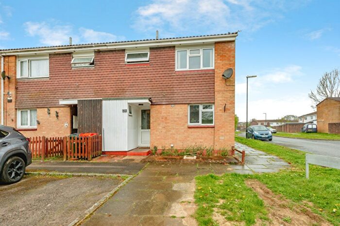 3 Bedroom End Of Terrace House For Sale In Cowfold Close, Crawley, RH11