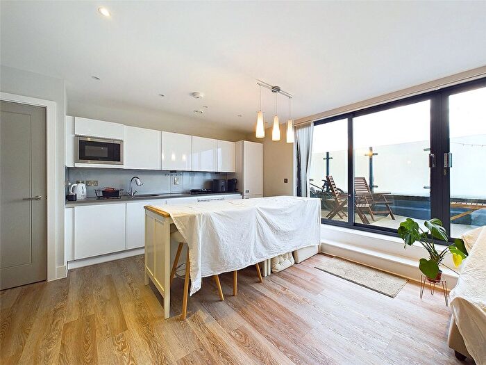 1 Bedroom Flat To Rent In Lower Richmond Road, Kew, Richmond, TW9