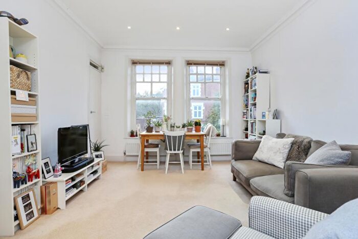2 Bedroom Flat To Rent In Southwood Avenue, Highgate Village, N6