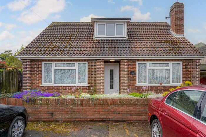 4 Bedroom House To Rent In The Street, Faversham, ME13