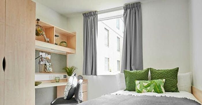 1 Bedroom Flat To Rent In De Walden Way, Bradford, BD7