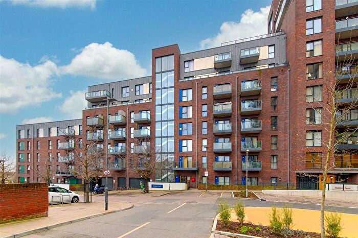 1 Bedroom Flat For Sale In Shearwater Drive, Colindale, NW9