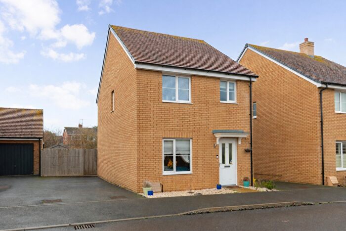 3 Bedroom Detached House For Sale In Elder Avenue, Stotfold, SG5