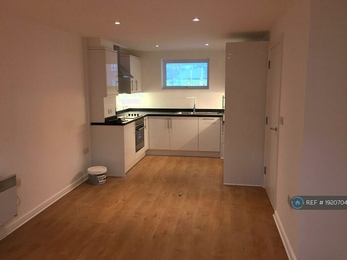 1 Bedroom Flat To Rent In Chantry Close, London, SE2
