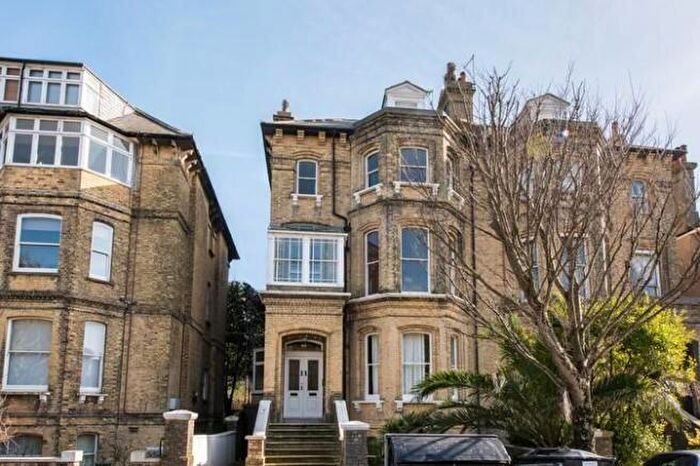 3 Bedroom Apartment To Rent In Second Avenue, Hove, BN3