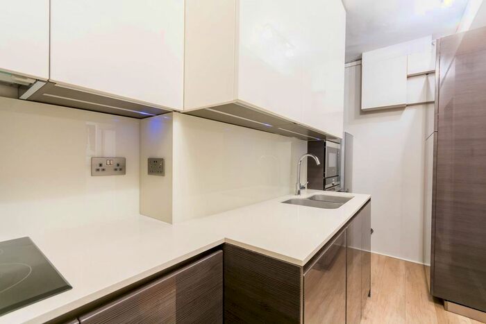 2 Bedroom Flat To Rent In Hallam Street, Marylebone, London, W1W