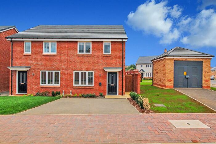 3 Bedroom Semi-Detached House To Rent In , Wheatsheaf Close, Wellingborough, NN8