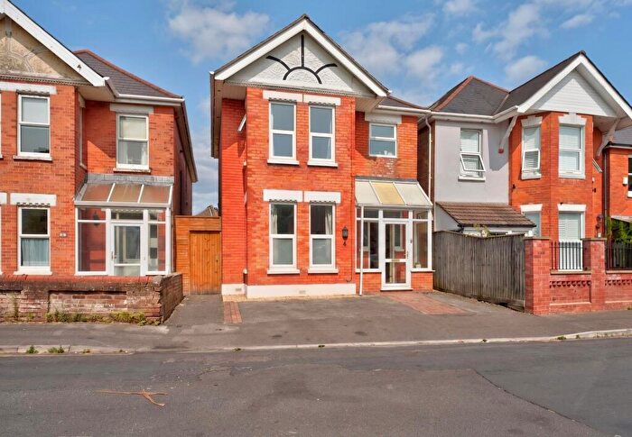 3 Bedroom Detached House For Sale In Colville Road, Bournemouth, BH5