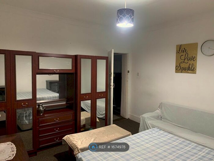 4 Bedroom Flat To Rent In Eastham, London, E6