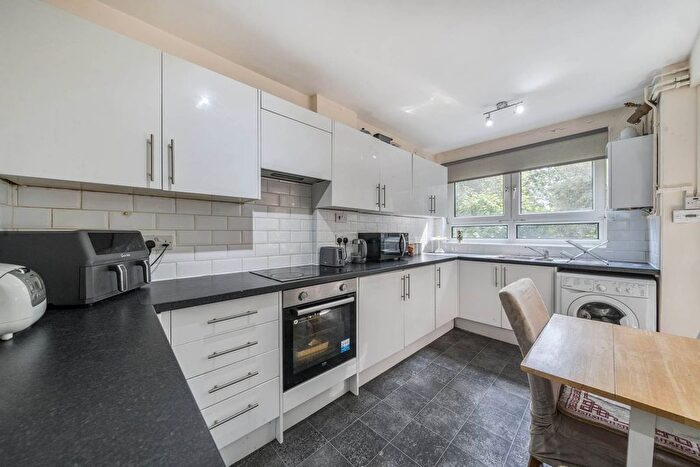 3 Bedroom Flat For Sale In Tilford Gardens, Wimbledon, London, SW19