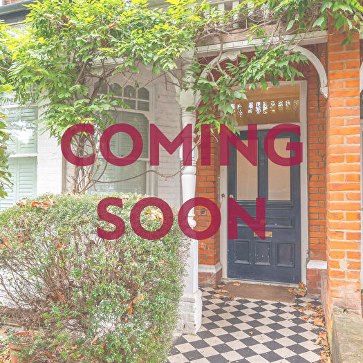 4 Bedroom Semi-Detached House To Rent In Cascade Avenue, Muswell Hill, London, N10