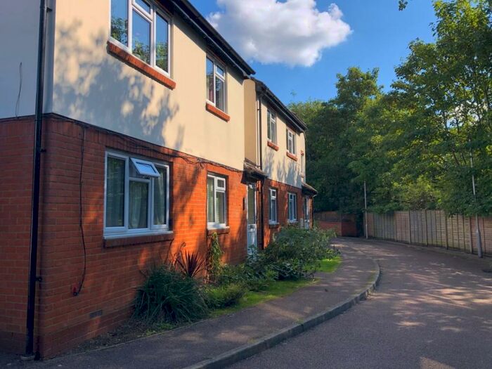 1 Bedroom Flat To Rent In Ecclesbourne Close, Palmers Green, N13