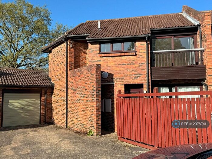 1 Bedroom Flat To Rent In Courtney Park Road, Langdon Hills, Basildon, SS16