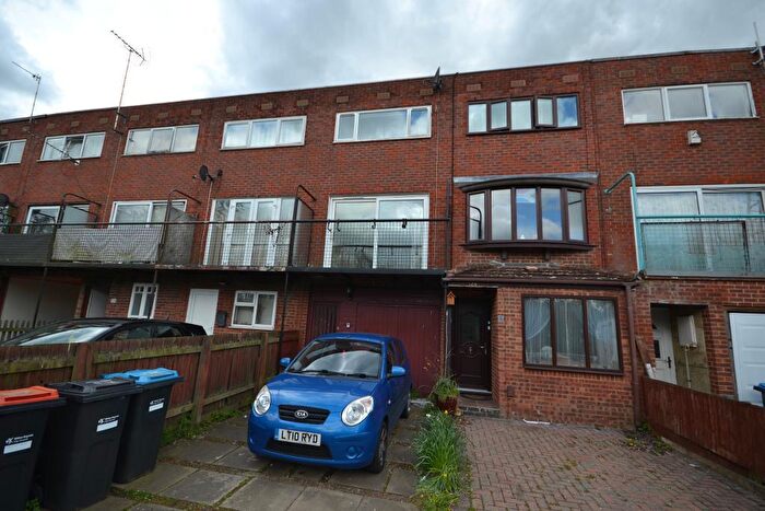 3 Bedroom Terraced House For Sale In Waterside, Peartree Bridge, Milton Keynes, Buckinghamshire, MK6