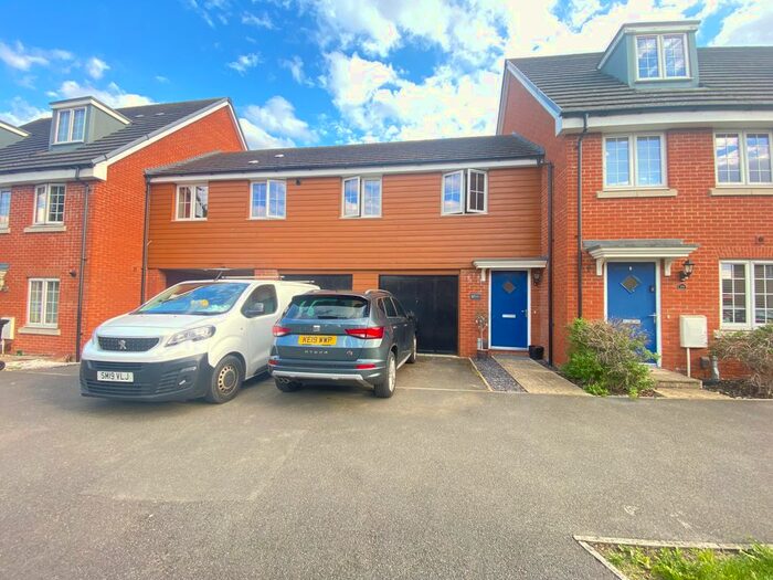 2 Bedroom Flat To Rent In Theedway, Leighton Buzzard, LU7