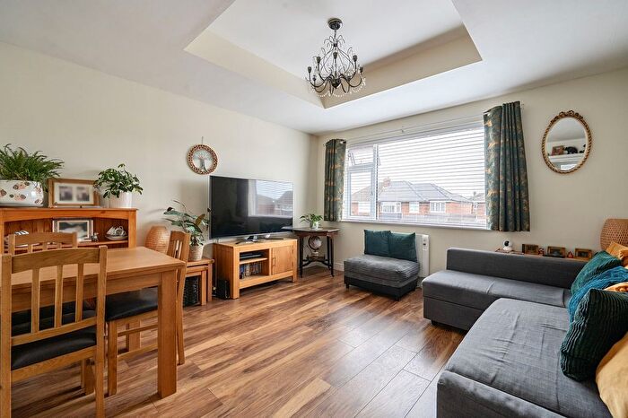 2 Bedroom Flat For Sale In Grange Drive, Swindon, SN3