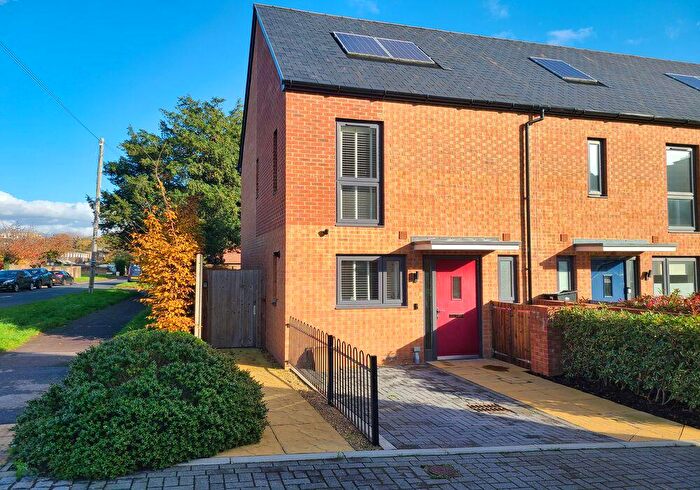 2 Bedroom End Of Terrace House For Sale In Lower Brownhill Road, Lordshill, SO16