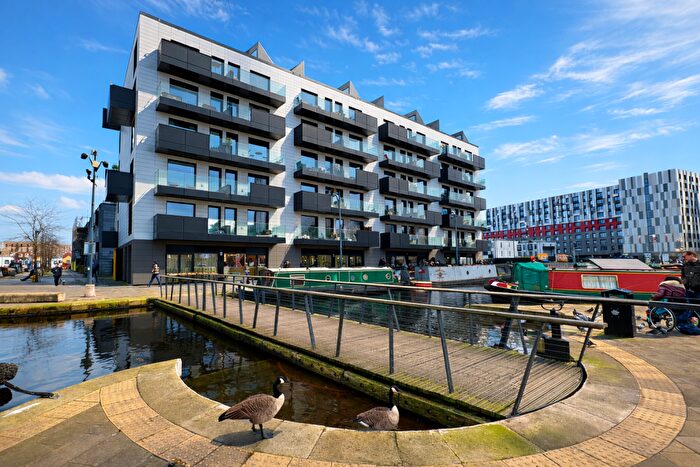 2 Bedroom Apartment For Sale In Keepers Quay, Manchester, M4