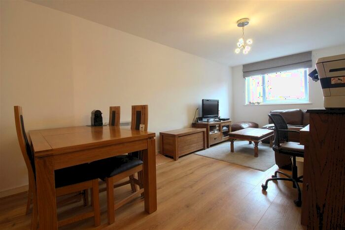 1 Bedroom Flat To Rent In Turnpike Court, Waltham Cross, EN8