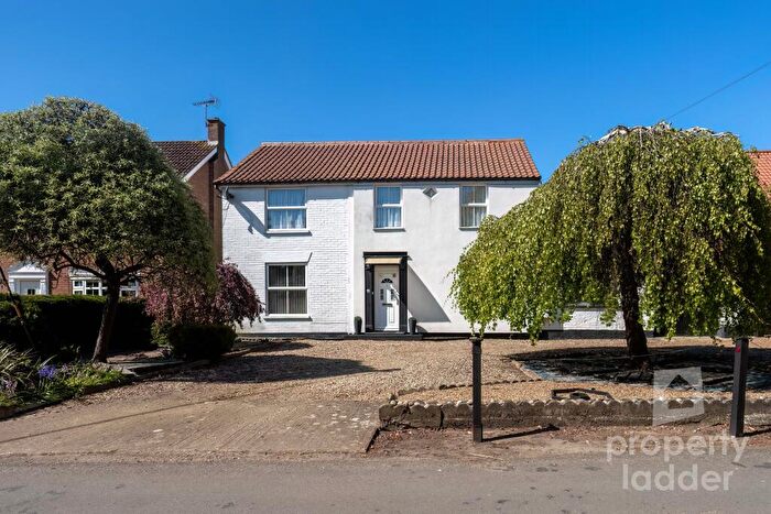 4 Bedroom Detached House For Sale In Halls Corner Lane, Hevingham, Norfolk, NR10