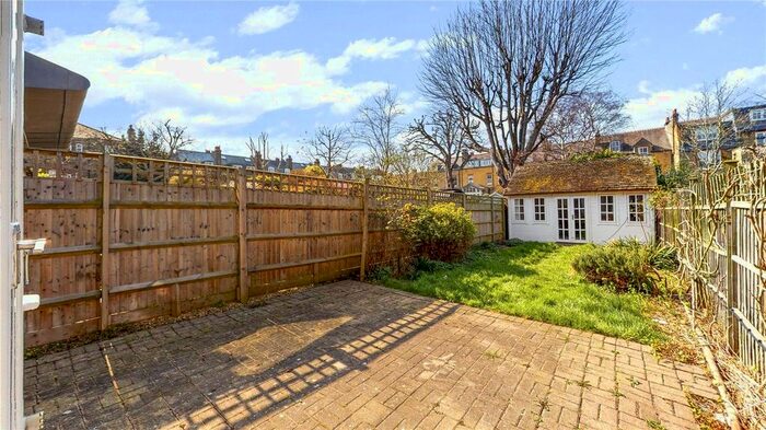 2 Bedroom Flat To Rent In Montholme Road, Wandsworth Common, Clapham, London, SW11