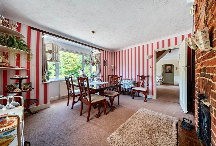 4 Bedroom Bungalow For Sale In Smallfield Road, Horley, Surrey, RH6