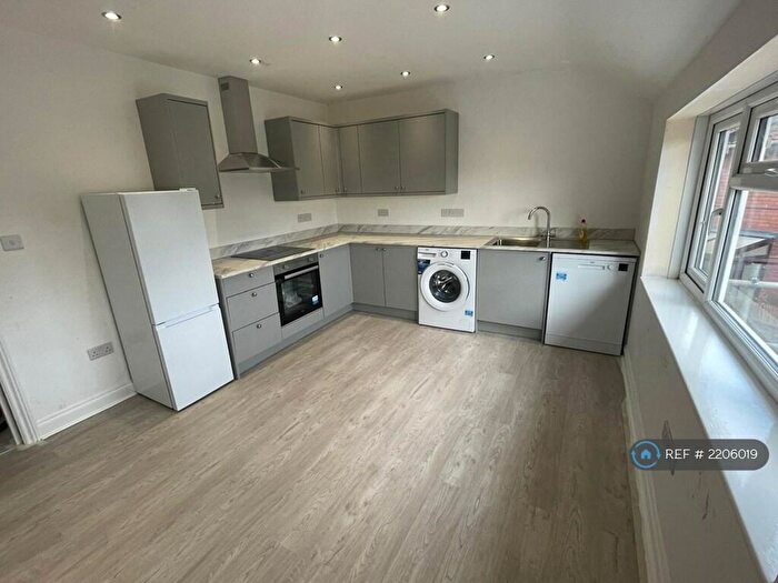 2 Bedroom Flat To Rent In Raleigh Road, Bristol, BS3