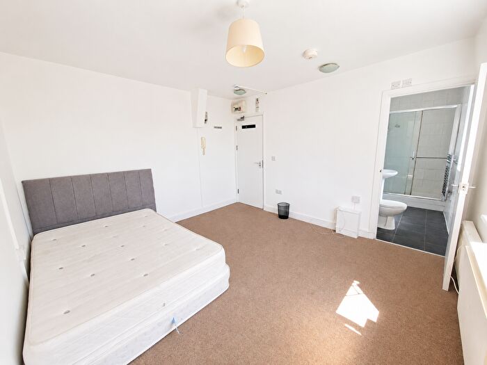 Studio To Rent In Cat Hill, London, EN4