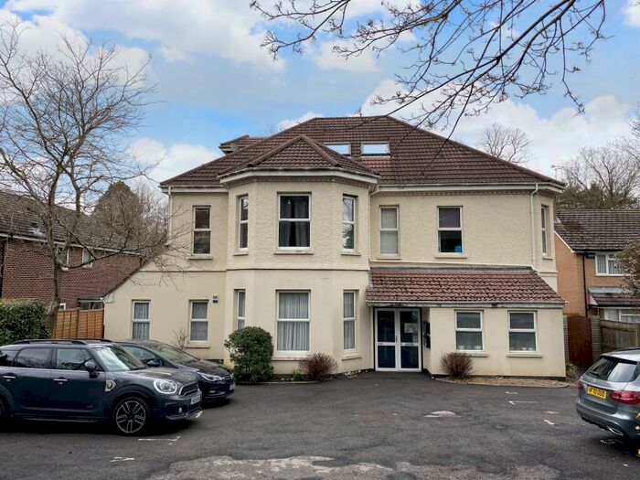 2 Bedroom Flat To Rent In Surrey Road, Westbourne, BH4