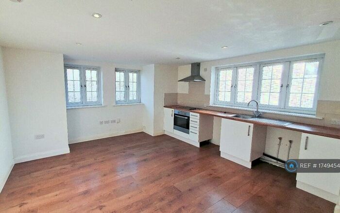 1 Bedroom Flat To Rent In Knighton Lane, Leicester, LE2