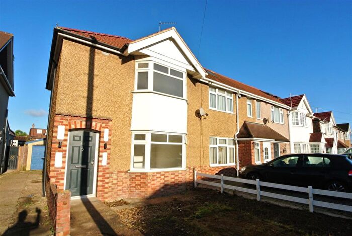 3 Bedroom End Of Terrace House To Rent In Ellington Road, Feltham, TW13