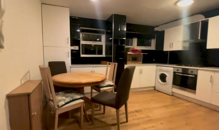 4 Bedroom Terraced House To Rent In Bishopsgate St, Birmingham, B15