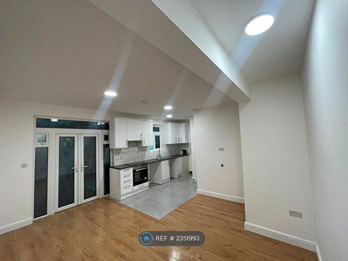 4 Bedroom Semi-Detached House To Rent In Wickham Lane, London, SE2