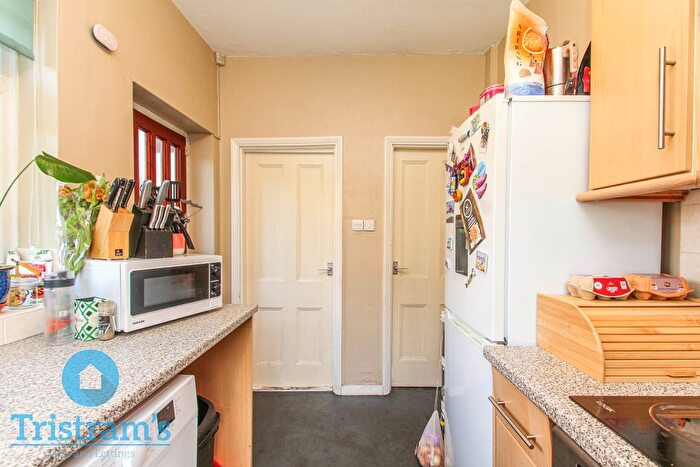 3 Bedroom Town House For Sale In Bleasby Street, Nottingham, NG2