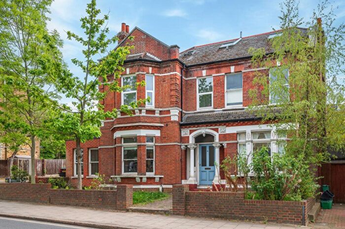 2 Bedroom Flat For Sale In Manor Road, Beckenham, BR3