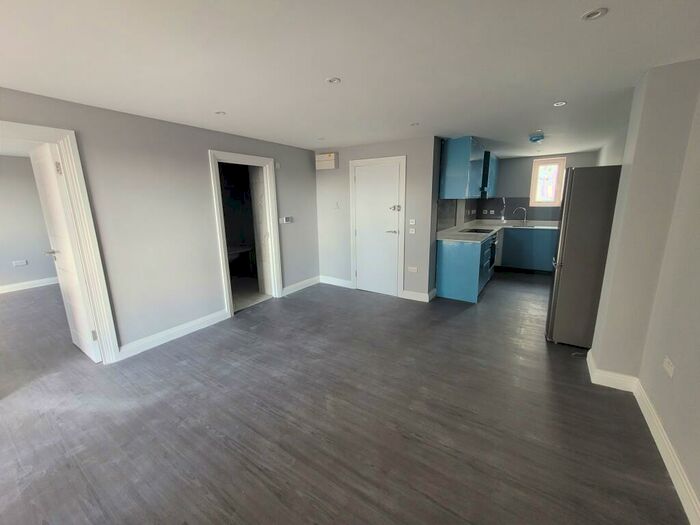 2 Bedroom Apartment To Rent In High Street, Slough, SL1