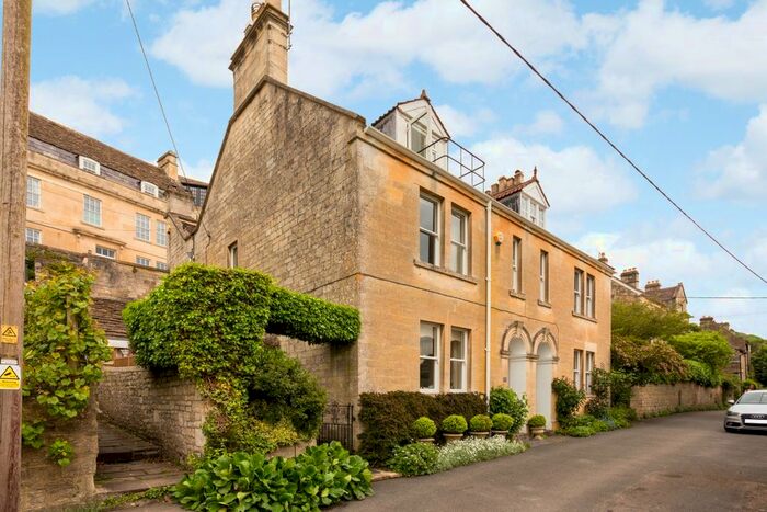 4 Bedroom Semi-Detached House To Rent In Barton Orchard, Bradford-On-Avon, BA15