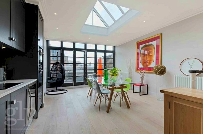3 Bedroom Penthouse To Rent In Neal Street, London WC2H