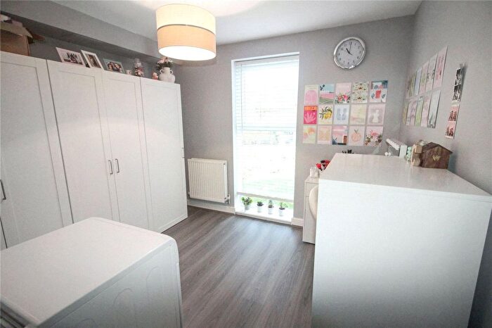 2 Bedroom Flat For Sale In Esparto Way, South Darenth, DA4