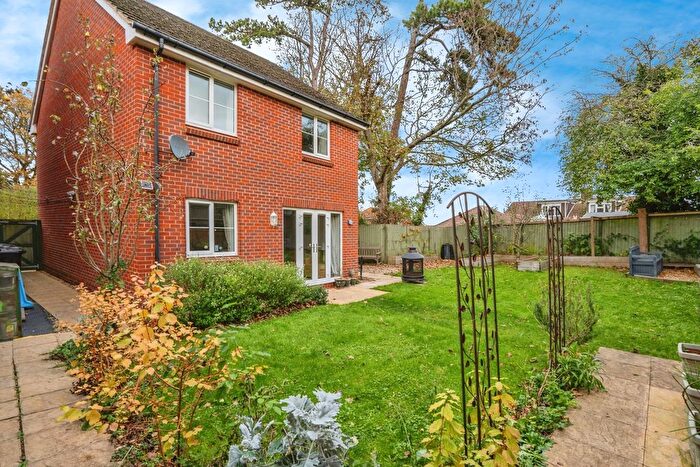 3 Bedroom Detached House For Sale In Portsdown View, Havant, Hampshire, PO9