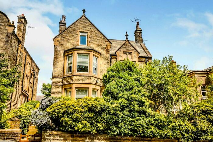 2 Bedroom Apartment To Rent In Park Drive, Huddersfield, HD1