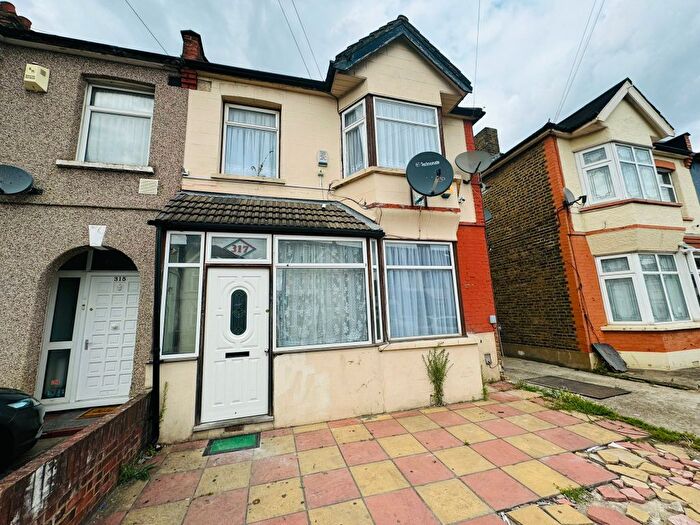 4 Bedroom Terraced House To Rent In Kingston Road, Ilford, IG1