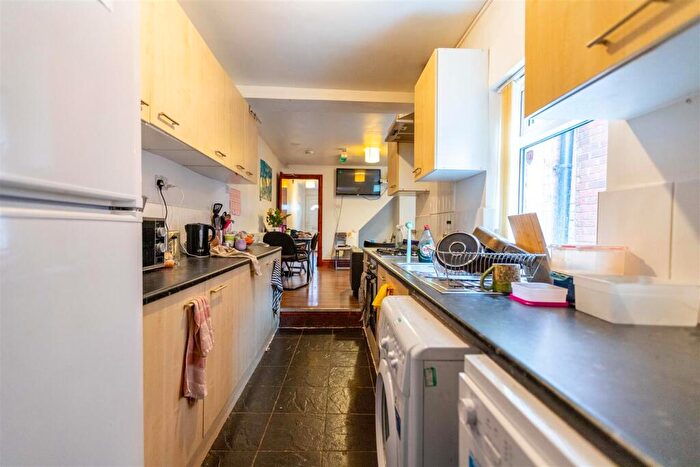 6 Bedroom House To Rent In Luton Road, Birmingham, B29
