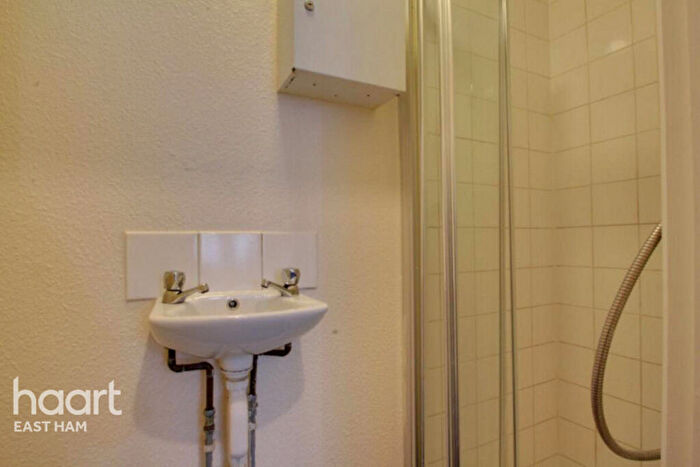 3 Bedroom Terraced House To Rent In Loxford Avenue, London, E6