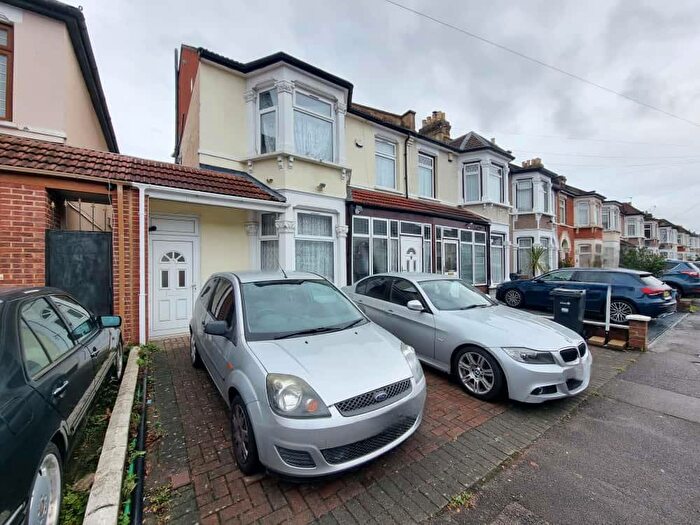 5 Bedroom End Of Terrace House For Sale In Blythswood Road, Ilford, IG3