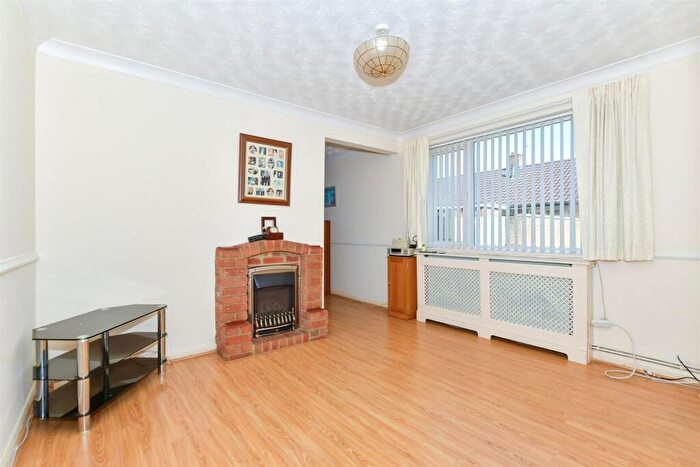 3 Bedroom End Of Terrace House For Sale In Lubbock Close, Maidstone, Kent, ME15