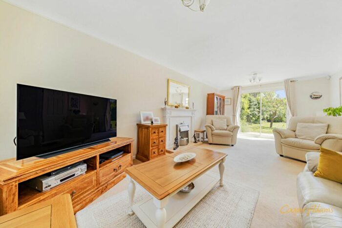 4 Bedroom Detached House For Sale In Toddington Park, Wick, BN17
