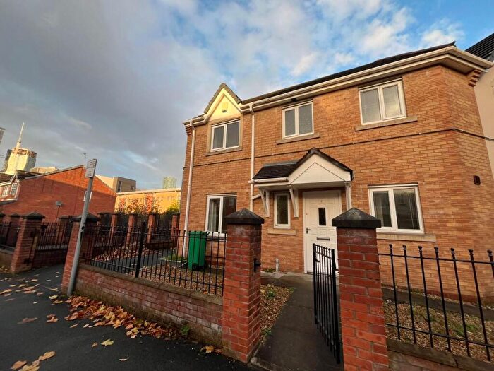 3 Bedroom House To Rent In Tomlinson Street, Manchester, M15