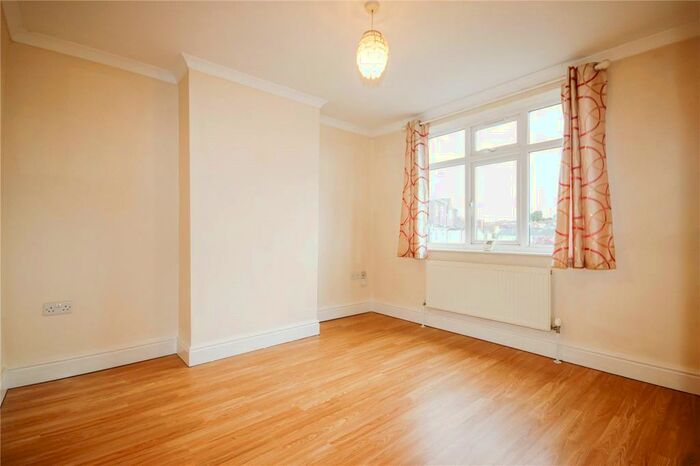 2 Bedroom Apartment To Rent In Kingsholme Road, Kingswood, Bristol, BS15